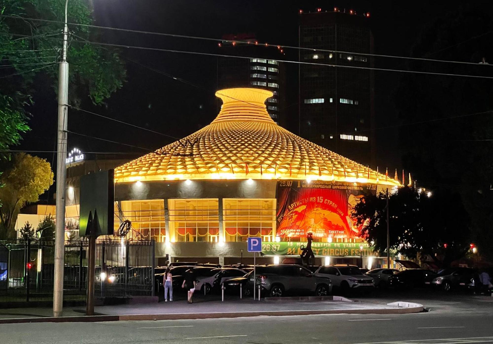 Квартира На Набережной Almaty Exterior foto